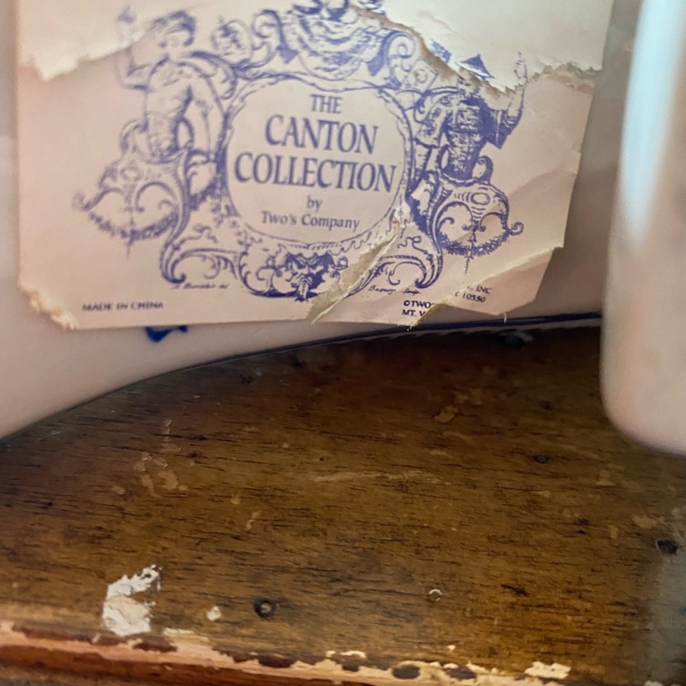 Blue and white decorative shoe the Canton collection is 7 3/4" long x 4 high - Picture 11 of 13